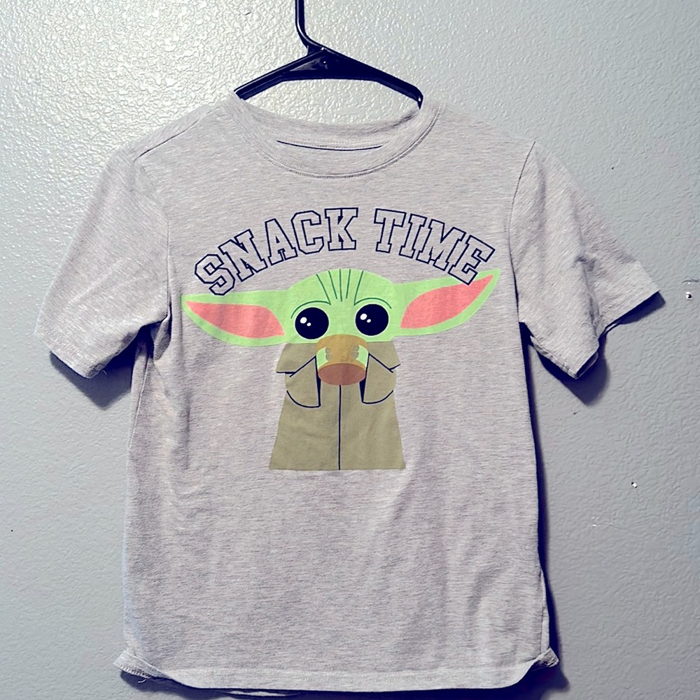 Grey baby yoda starwars shirt